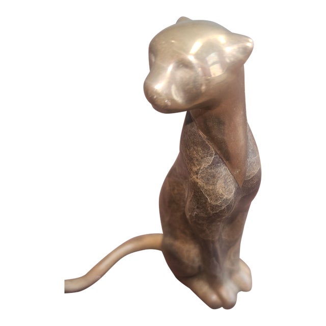 Authentic Loet Vanderveen Seated Cheetah Bronze Sculpture, Limited Edition 1303/2500, Patinated Finish, Incised Signature. For Sale