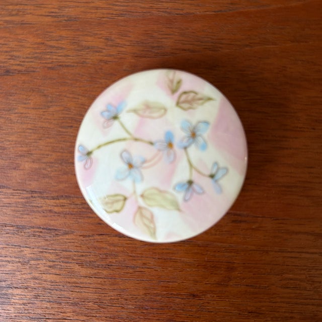 Ceramic Vintage Tracy Porter Dream Delicious Hand Painted Jewelry Trinket Boxes - Set of 3 For Sale - Image 7 of 9