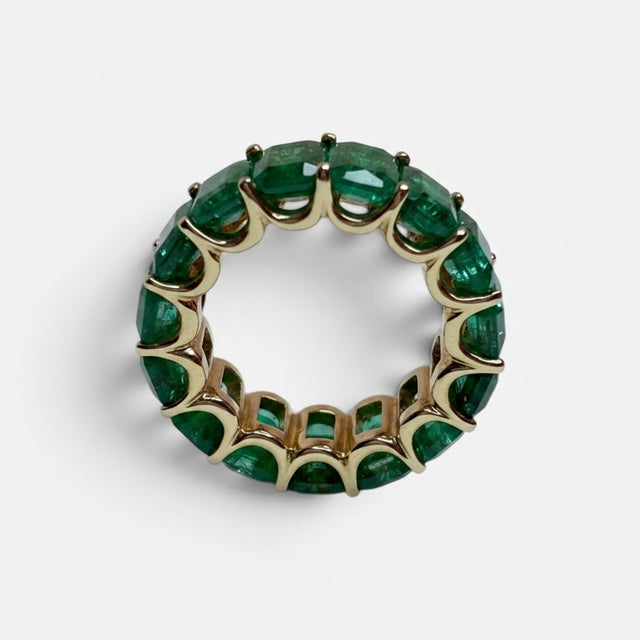 Green Natural 12 Ct High Quality Zambian Emerald Cut Emerald Eternity Band/ Ring 14 Kg For Sale - Image 8 of 8