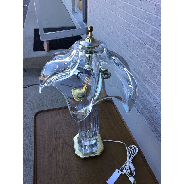 Mid-Century Modern Art Deco Table Lamp by Cofrac Art Verrier, Clear Crystal & Brass, France, 1970s For Sale - Image 3 of 12