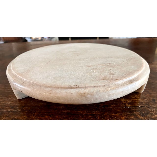 Contemporary Late 20th Century Natural Unpolished White Marble Footed Plateau/Riser/Cheese Board For Sale - Image 3 of 13