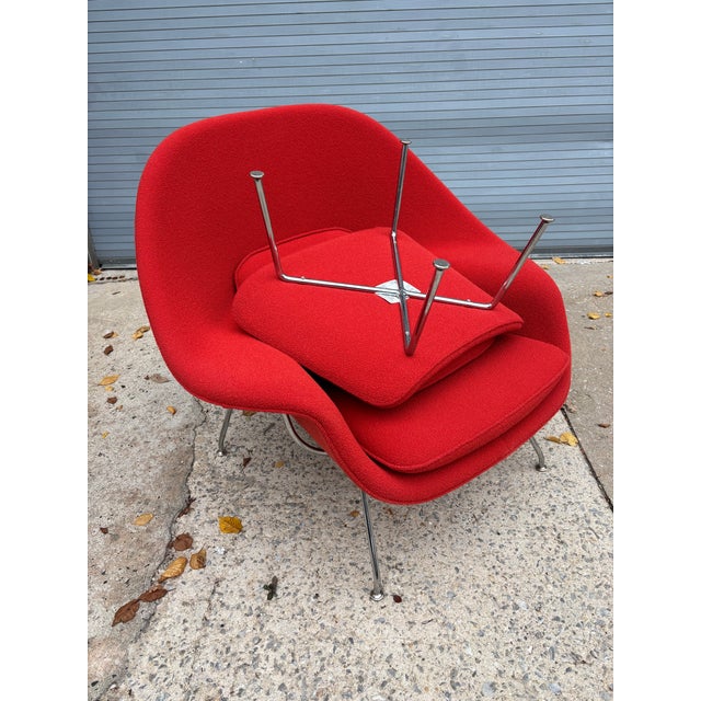Eero Saarinen for Knoll Red Boucle Womb Chair and Ottoman For Sale In Philadelphia - Image 6 of 10