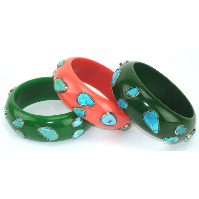 Lucite Bakelite Style Bangle Dark Green Bracelet With Inlaid Turquoise For Sale - Image 9 of 9