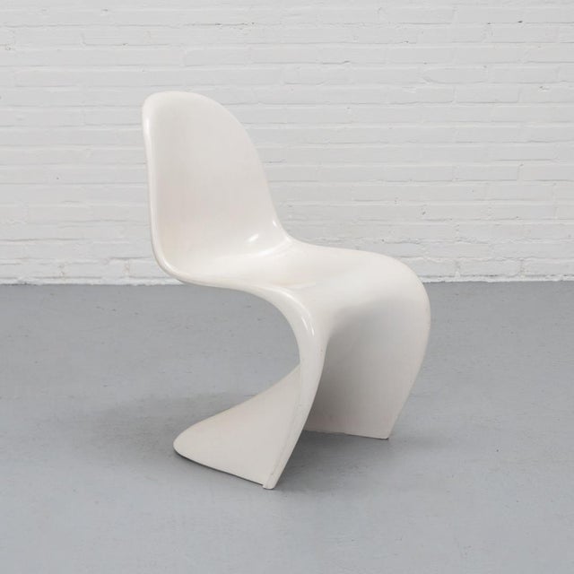 This sculptural Panton Chair was designed by Verner Panton and belongs to the early productions of this iconic design. The...