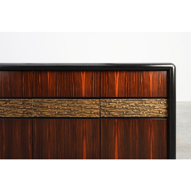 Brutalist Sculptural Wood and Brass Credenza, Italy, 1970s For Sale - Image 13 of 18