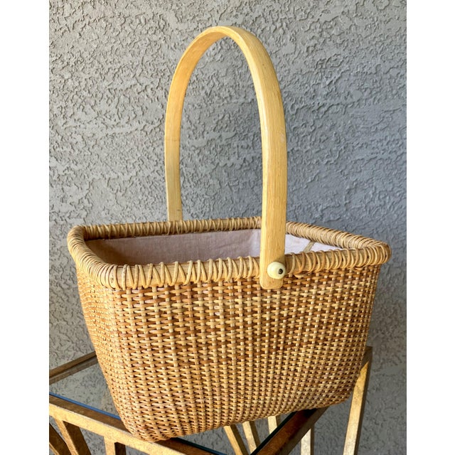 Farmhouse Nantucket-Style Late 20th-Century Sewing Basket With Pocketed Interior Drawstring Liner For Sale - Image 3 of 12
