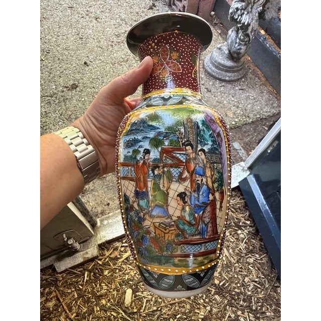 Japanese Satsuma Vase with Court Scene by Moriage Decoration, 1920 For Sale - Image 6 of 8