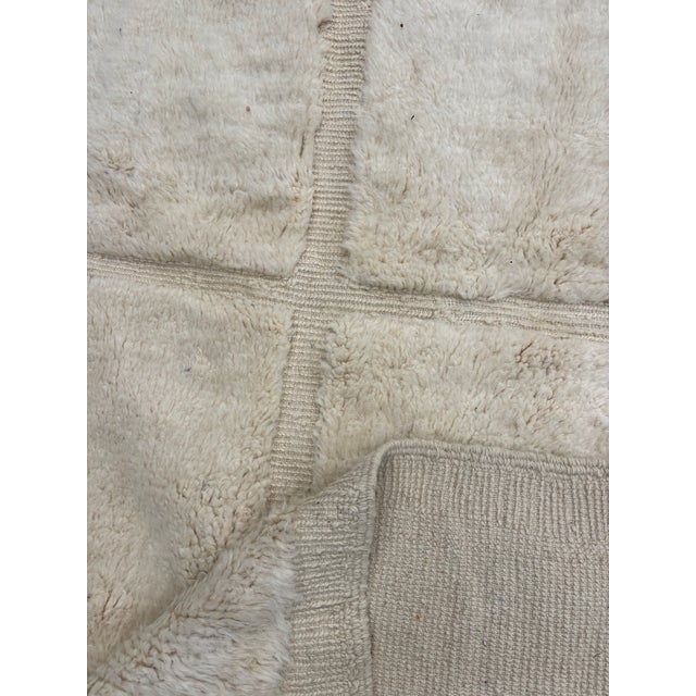 Moroccan Beni Mrirt Rug Ivory Wool Rug, 2010s For Sale - Image 10 of 11