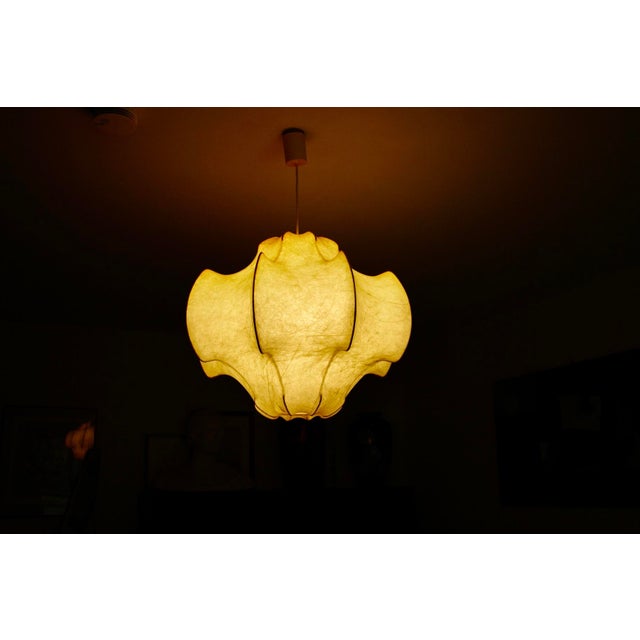 Viscontéa pendant light by Achille & Pier Castiglioni, called Cocoon, 1960, in good condition, likely one of the first...