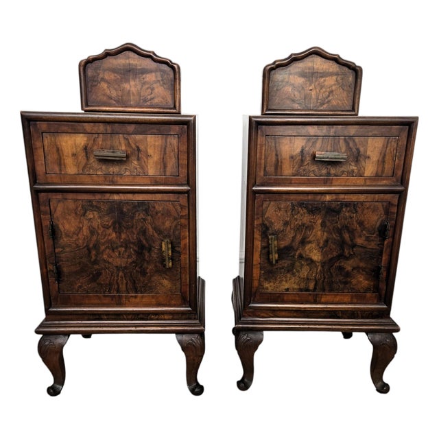 Italian Art Deco Nightstands in Burl Walnut, 1940s, Set of 2 For Sale