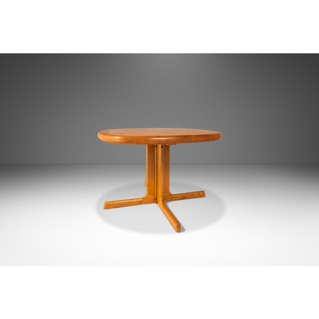 1960s Mid-Century Danish Modern Petite Pedestal Coffee Table in White Oak by Dyrlund, Denmark, C. 1960s For Sale - Image 5 of 18