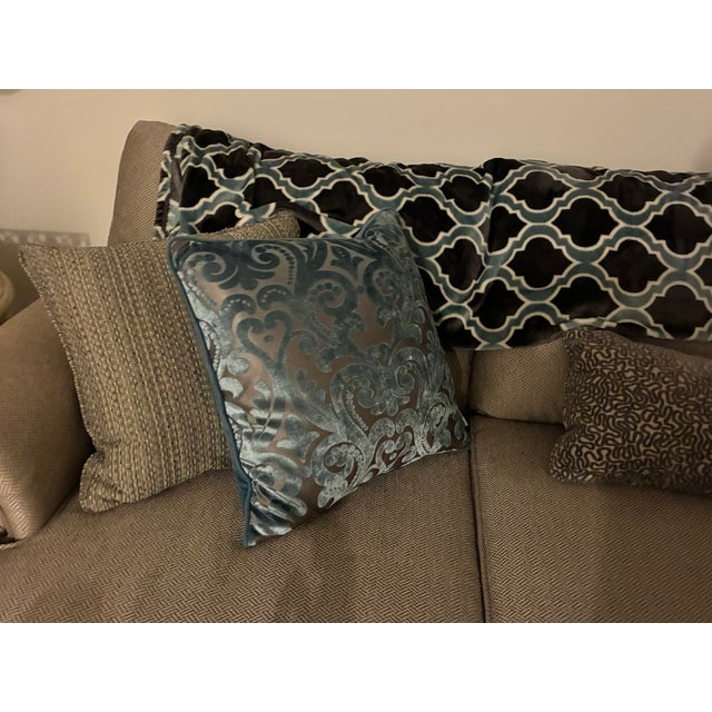 Traditional Kingray Furniture and Pillows Damask Decorative Cut Velvet 20-Inch Throw Pillow Set For Sale - Image 3 of 5