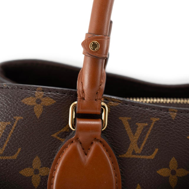 Louis Vuitton Vendôme MM Monogram Canvas Cream Leather Gold-Tone Handle Bag For Sale - Image 9 of 13
