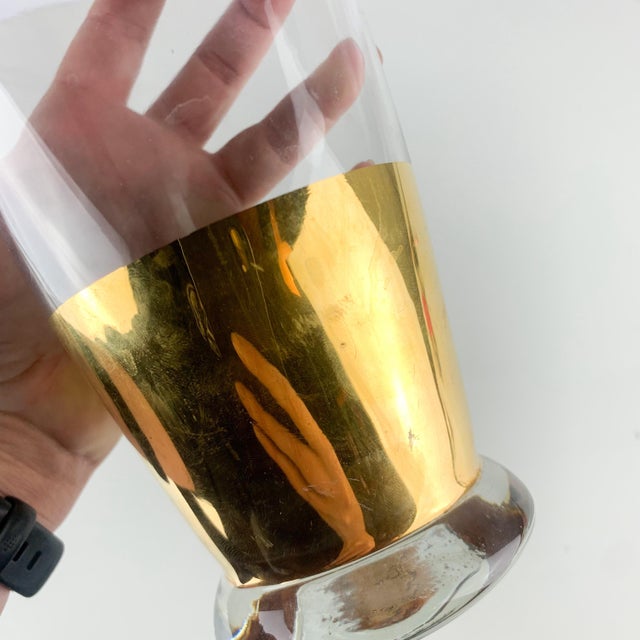 Vintage MCM Cocktail Tall Glass Cocktail Shaker Martini Mixer Gold Bar Cart For Sale In Baltimore - Image 6 of 11