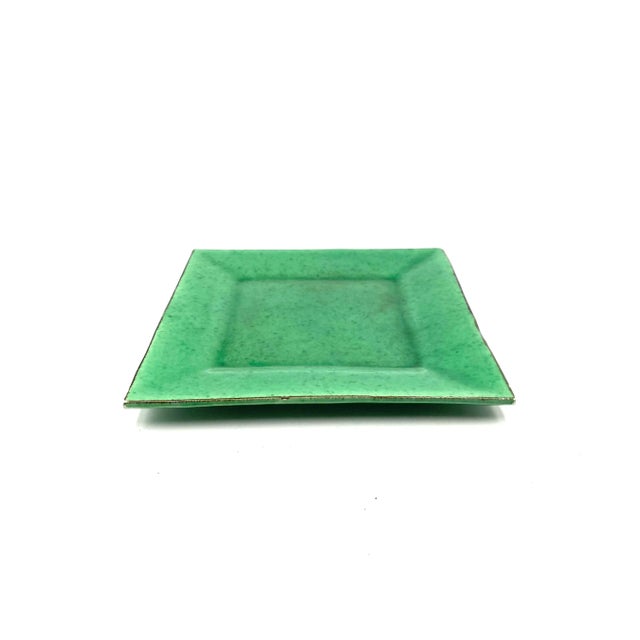 Green Fire-Glazed ceramic vide poche France, ca. 1960 H 2 cm x 23 x 23 cm Conditions: very good, chip on the base, check...