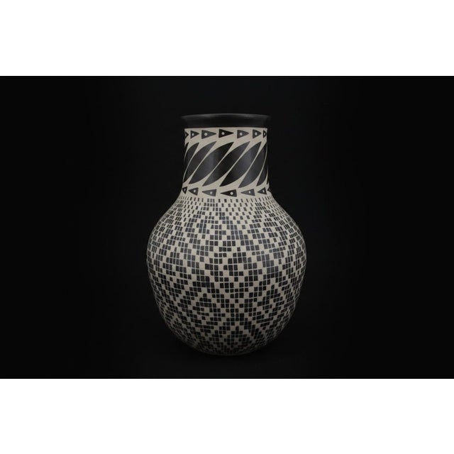 Mata Ortiz Martha Martinez d'Guiz Geometric Maze Pottery Vase For Sale - Image 11 of 11