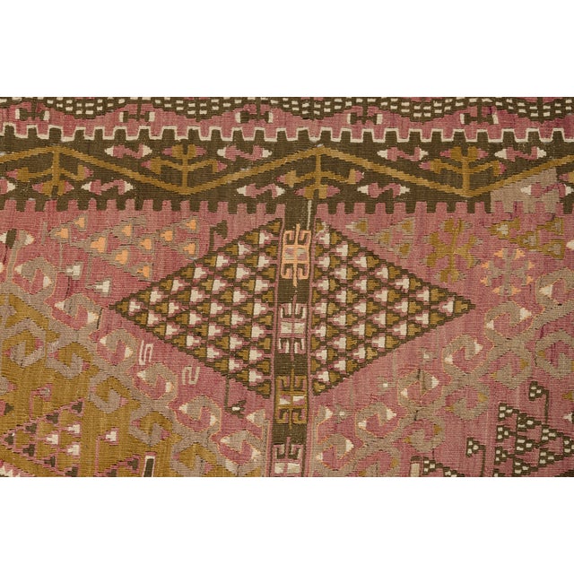 Peach Mid 20th Century Oversize Handwoven Kilim Rug For Sale - Image 8 of 10
