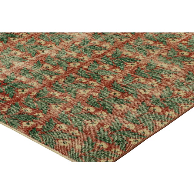 Vintage Zeki Müren Rug in Green With Red Geometric Patterns | Rug & Kilim For Sale In New York - Image 6 of 7