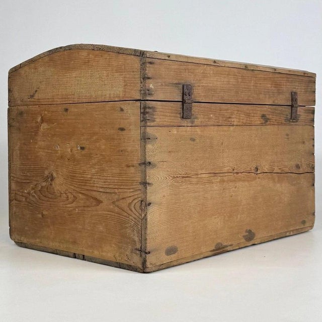 19th Century English Rustic Pine Dome-Top Storage Trunk For Sale - Image 6 of 12