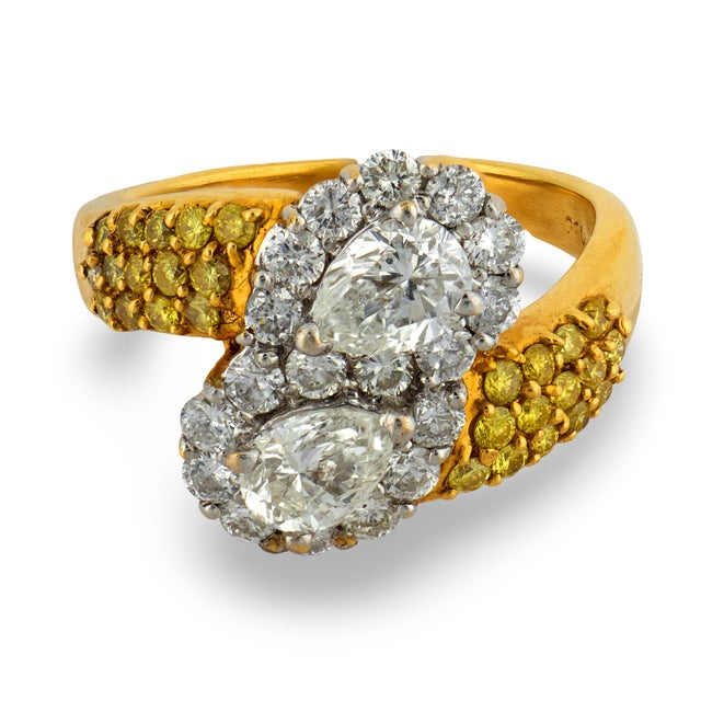 Contemporary Vintage White and Yellow Diamond 18k Gold Bypass Ring, Size 4.75 For Sale - Image 3 of 5