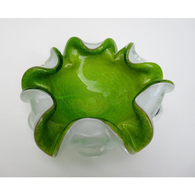 Murano Glass Sommerso C.1960's Italian Hand-Blown Sommerso Triple Layer, Acid Green & White With Clear Outer Murano Ruffled Bowl For Sale - Image 4 of 13