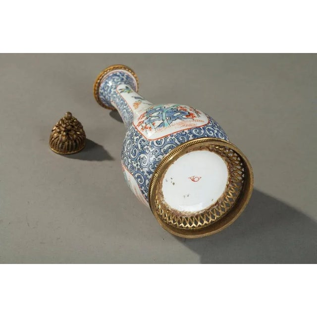 Late 19th-Century Porcelain Perfume Bottle from Samson, Paris For Sale - Image 10 of 11