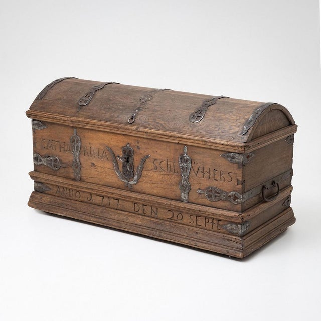 Baroque Baroque Domed Chest in Oak, 1717 For Sale - Image 3 of 7