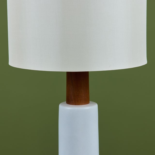 1950s Gordon and Jane Martz Oversized White Ceramic Table Lamp For Sale - Image 9 of 13