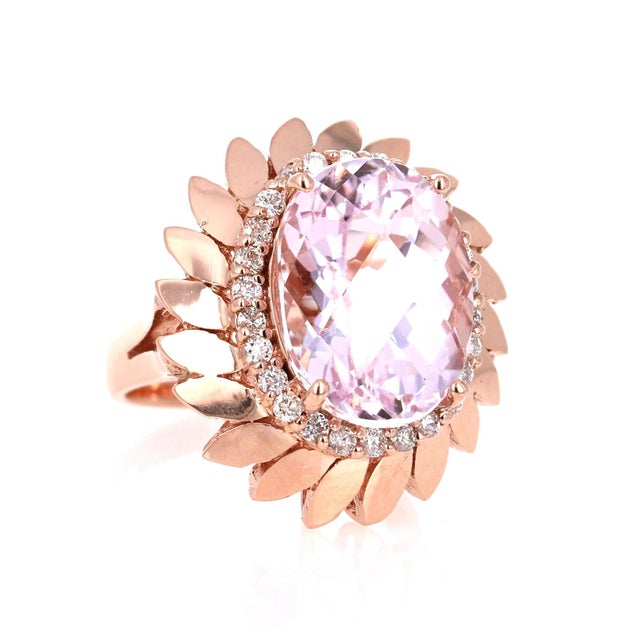Contemporary 12.26 Carat Oval Cut Kunzite Diamond 14 Karat Rose Gold Cocktail Ring For Sale - Image 3 of 10