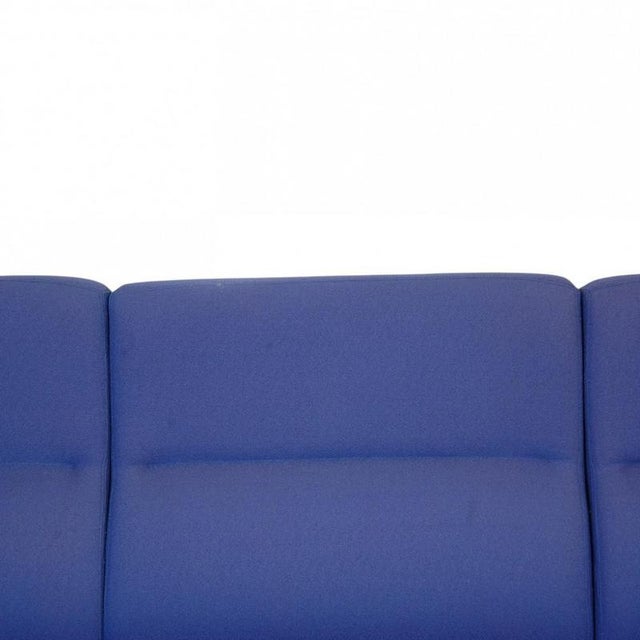 1990s Model 3303 3-Seater Sofa in Blue Fabric by Arne Jacobsen, 1997 For Sale - Image 5 of 18