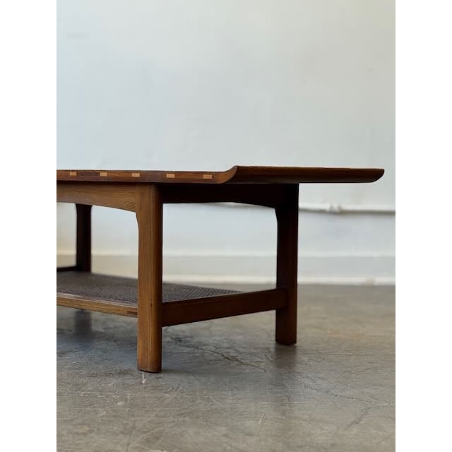 This stunning 1960s Lane Furniture coffee table is the ultimate centerpiece to anchor your living room layout. It features...