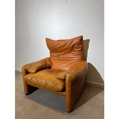Maralunga Leather Lounge Chair by Vico Magistretti for Cassina For Sale - Image 3 of 10