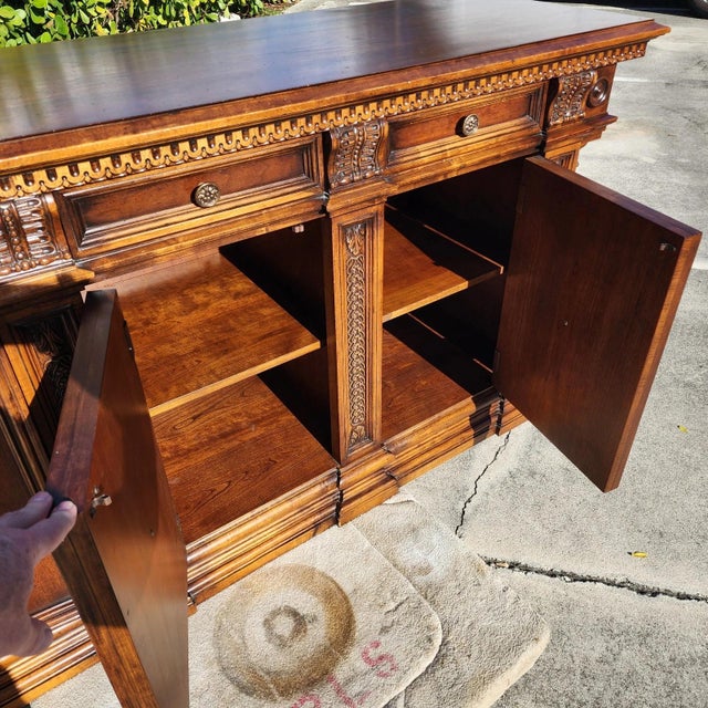 1980s Italian Tuscan Sideboard by Hickory Chair Furniture Company For Sale In Miami - Image 6 of 15