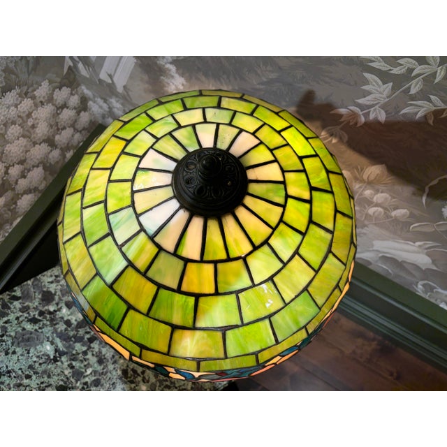 1910s 1910s Art Nouveau Wilkinson Co. Floral Stained Glass Table Lamp For Sale - Image 5 of 11