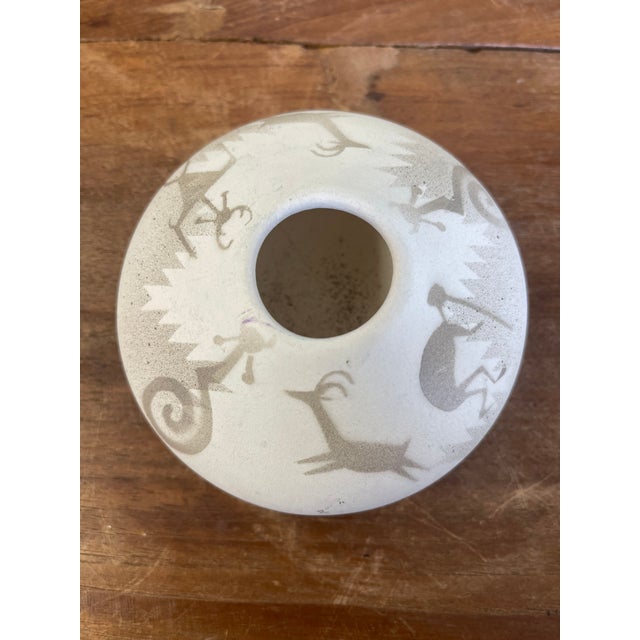 1970s Vintage Hozoni Pottery Native American Indian Ceramic Vase With Kokopelli and Animal Motifs For Sale - Image 5 of 9