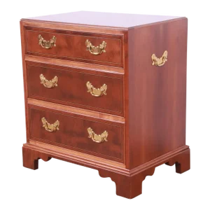 1980s Baker Furniture Georgian Mahogany and Yew Wood Commode or Bachelor Chest