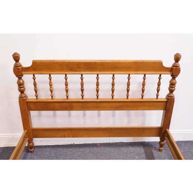 1970s Ethan Allen Heirloom Nutmeg Maple Colonial Early American Full Size Spindle Bed 10-5653 For Sale - Image 5 of 11