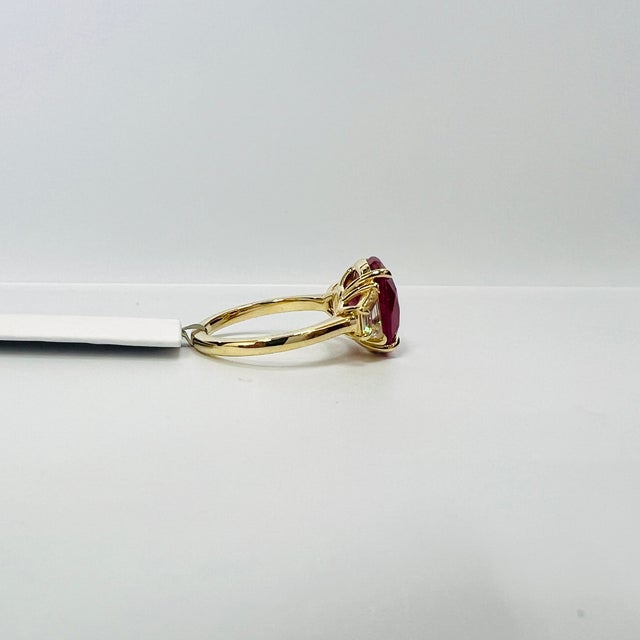 2020s Guild 5 Carat Burma Ruby Cushion and Trapezoid Diamond Ring in 18k Yellow Gold, Size 6.5 For Sale - Image 5 of 9