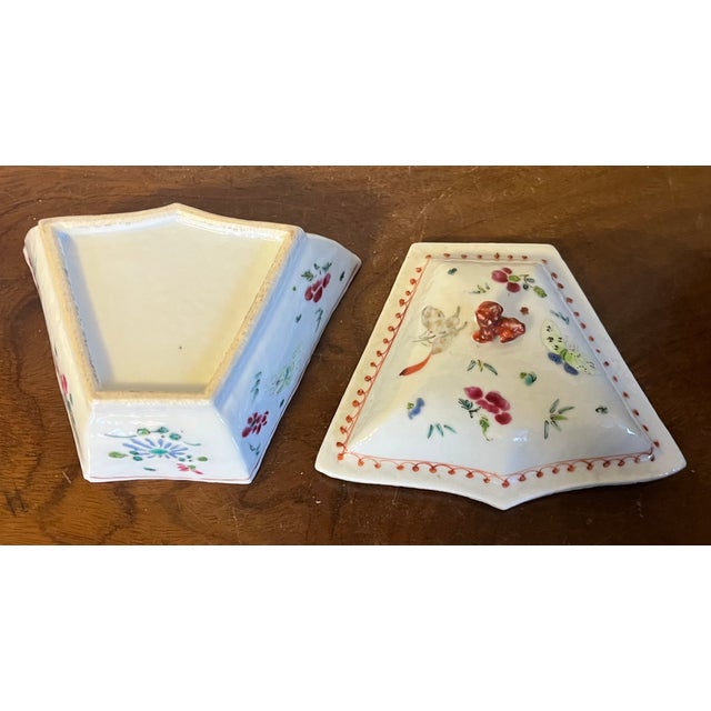 Antique 18th Century Chinese Export Porcelain Famille Rose Cabaret Dish and Cover With Foo Dog Finial For Sale - Image 11 of 14