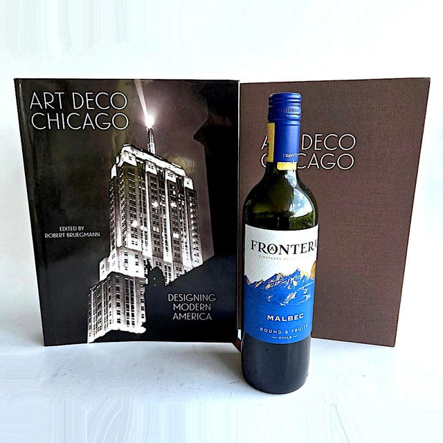 Offered is a divine book, "Art Deco Chicago Designing Modern America", Edited by Robert Bruegmann, with in depth essays by...