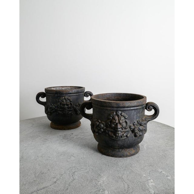 1930s Early Swedish Modern Cast Iron Bacchus Urn Planters by Folke Bensow for Näfveqvarns Bruk, 1930s, Set of 2 For Sale - Image 5 of 7