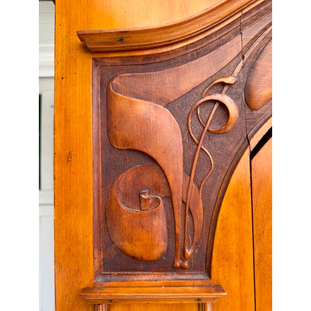 Edwardian English Mirrored Armoire Cabinet, Attributed to Harris Lebus, C. 1904 For Sale - Image 4 of 18