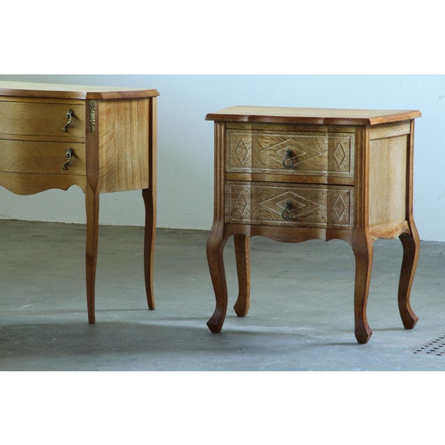 Brutalist Vintage Danish Oak Nightstands with Hand-Carved Drawer Fronts, 1970s, Set of 2 For Sale - Image 3 of 18