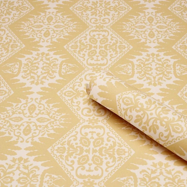 Schumacher Schumacher Berkeley Wallpaper In Straw For Sale - Image 4 of 5