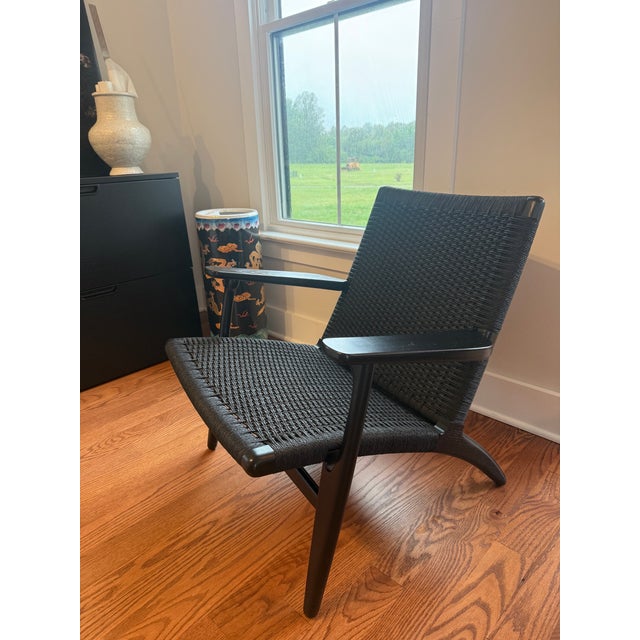 Mid-Century Modern 1950s Authentic Hans J. Wegner Ch25 Lounge Chairs for Carl Hansen & Son - Black Oak/Black Paper Cord For Sale - Image 3 of 8