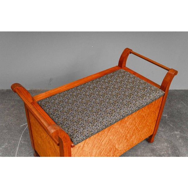 Art Nouveau Chest Bench in Cherry Wood and Bird's-Eye Maple, 20th Century For Sale - Image 9 of 18