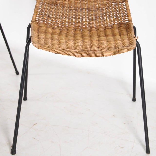 Superb set of four wicker and blackened iron chairs from the 1970s. Very elegant and comfortable, they are also in good...