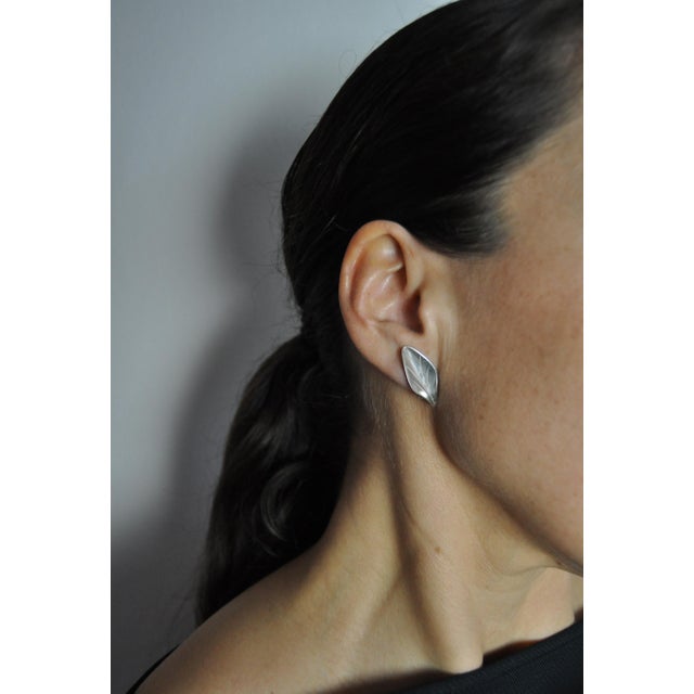 Modernist Sterling Silver Leaf Earclips from Hermann Siersbøl, 1950s, Set of 2 For Sale - Image 4 of 8