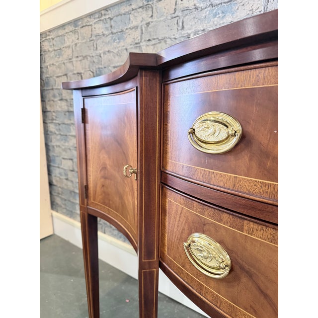 Henkel Harris Late 20th Century Henkel Harris Hepplewhite Style Mahogany Sideboard Console Cabinet For Sale - Image 4 of 12