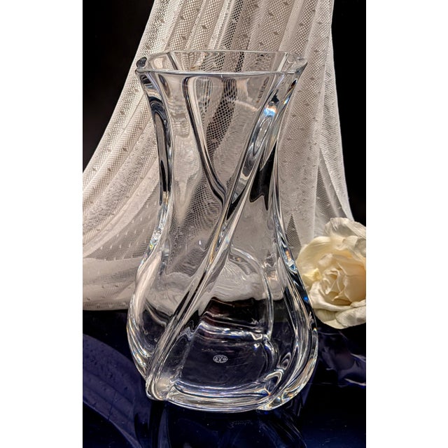 Contemporary Baccarat Crystal Serpentin 8-Inch Vase For Sale - Image 3 of 8